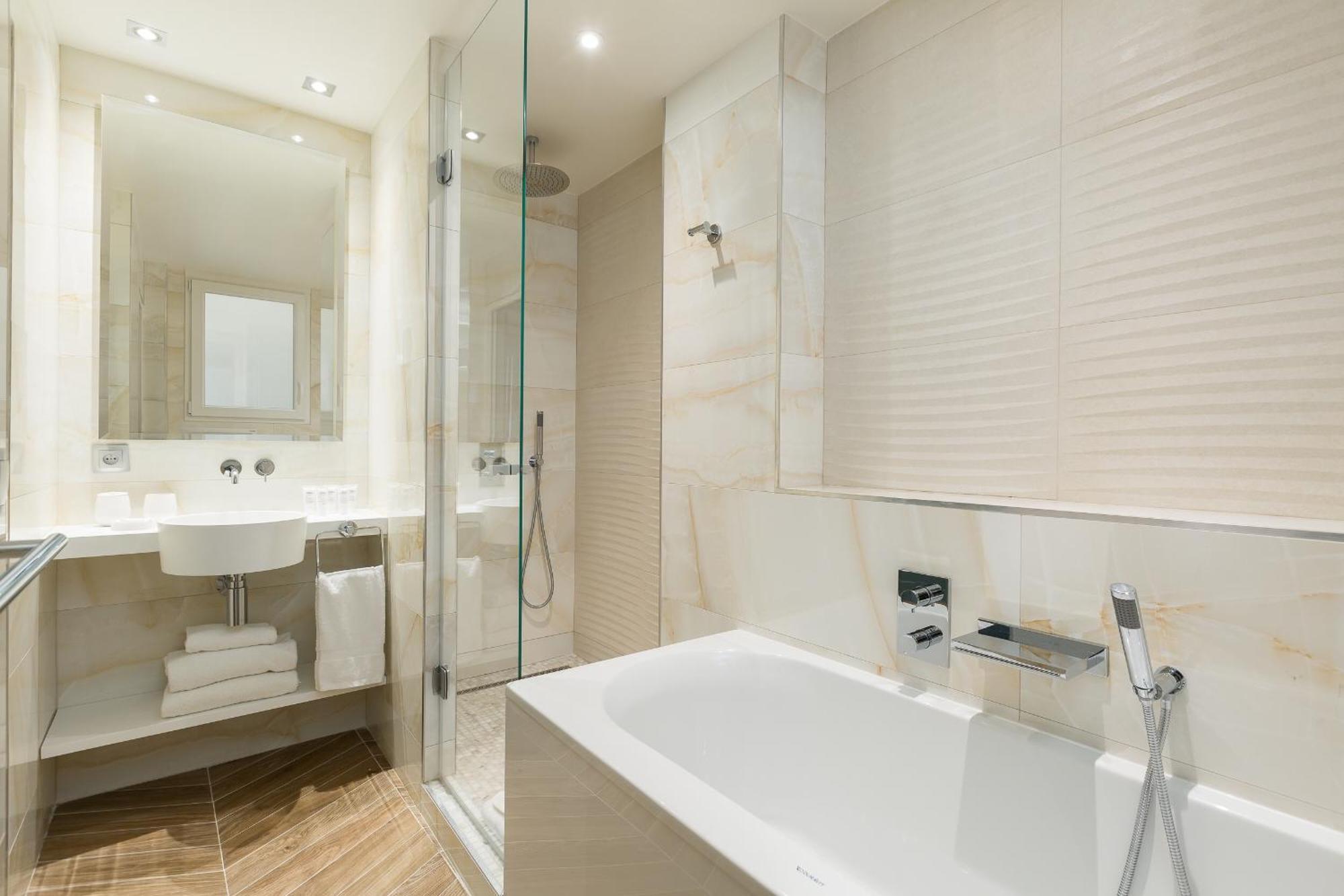 Hotel Atala Champs Elysees Parigi