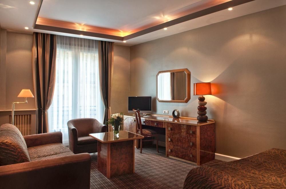 Hotel Atala Champs Elysees Paris